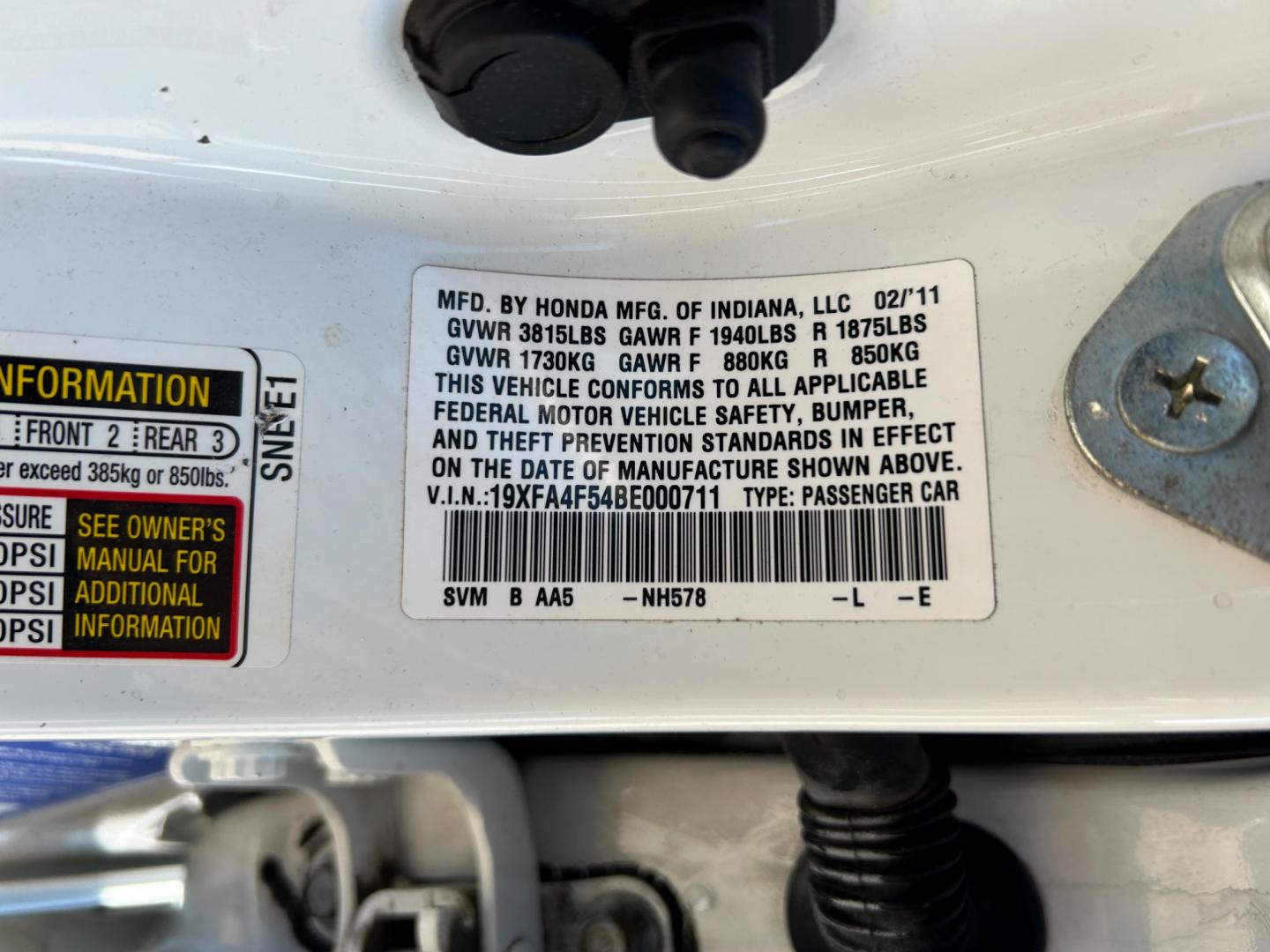 2011 White /Gray Honda Civic GX 5-Speed AT (19XFA4F54BE) with an 1.8L L4 SOHC 16V CNG engine, 5-Speed Automatic transmission, located at 17760 Hwy 62, Morris, OK, 74445, (918) 733-4887, 35.609104, -95.877060 - Photo#26